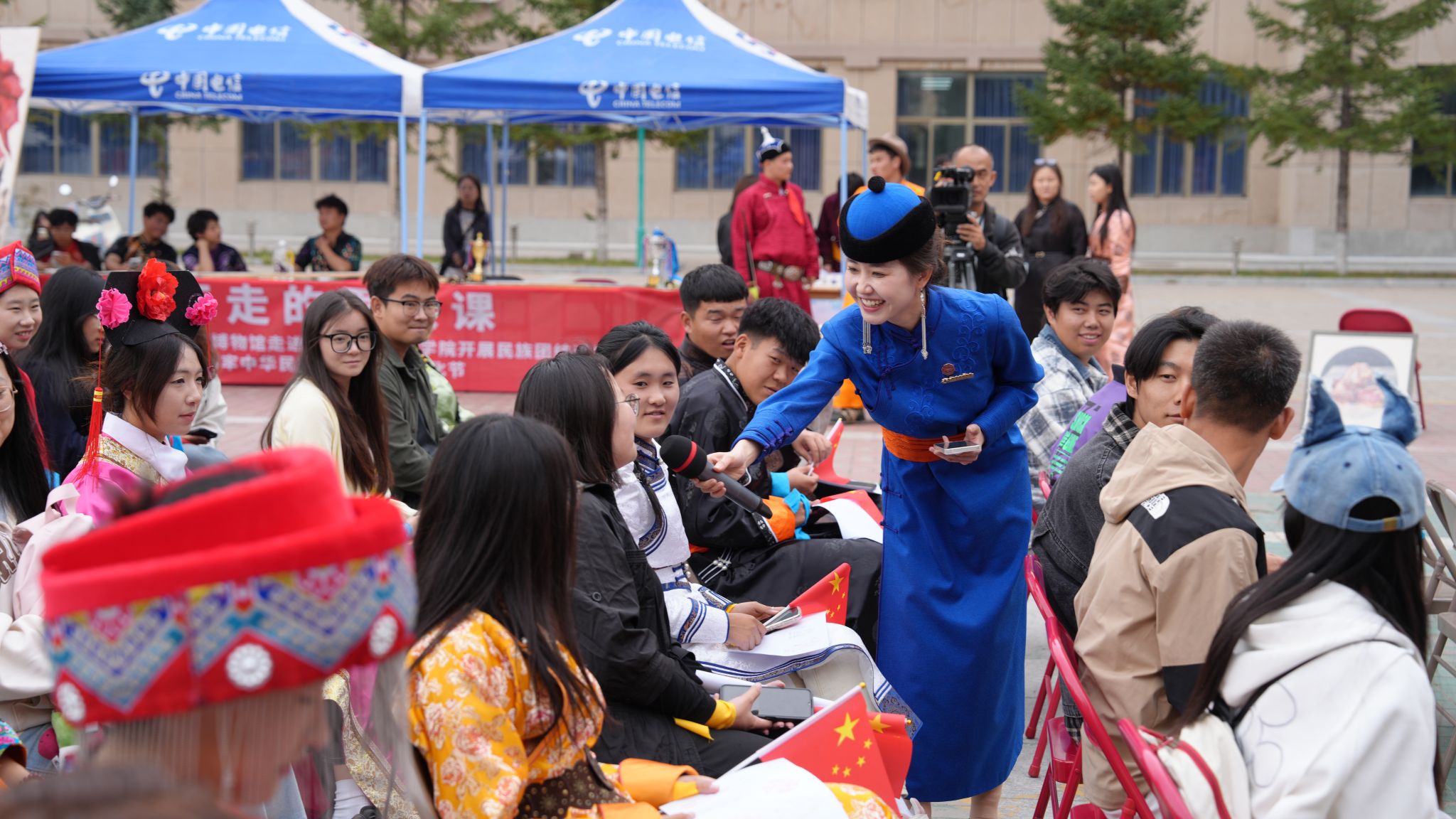 學校圓滿舉辦“石榴籽e起來 行走的思政課”——內蒙古博物院流動數字博物館進校園暨學校鑄牢中華民族共同體意識文化節活動